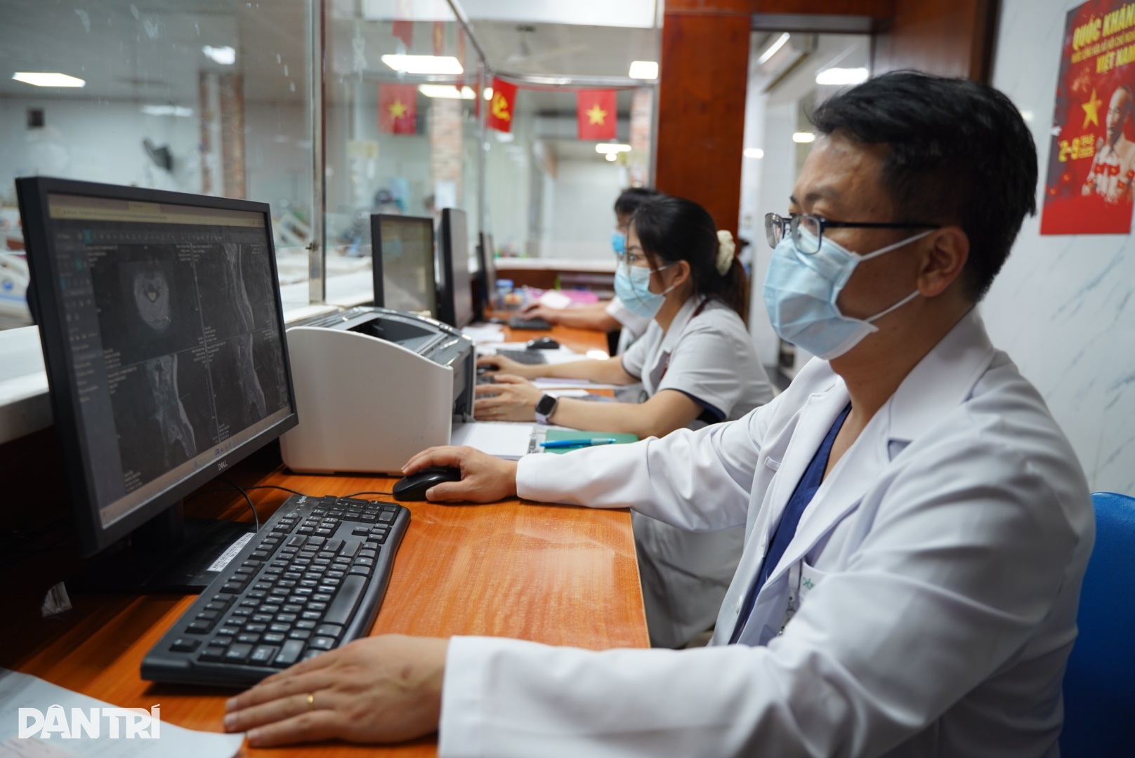 “Đốt tiền vào bóng cười, vợ chồng 9X liệt chân, giảm trí nhớ - 7