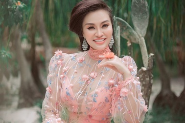 Trần Huyền Nhung hoá công chúa ngọt ngào trong gam màu hồng