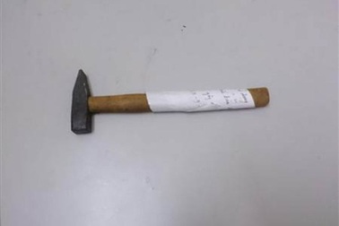 Nghịch tử đánh, chém bố mẹ vì bực tức