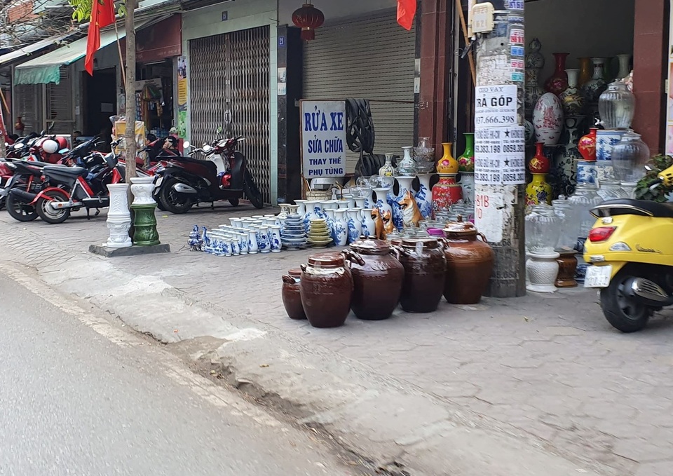 3 chủ tịch quận bị phê bình, tình trạng lấn chiếm vỉa hè vẫn phức tạp - 3 3 chủ tịch quận bị phê bình, tình trạng lấn chiếm vỉa hè vẫn phức tạp - 3