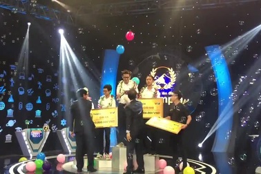 Nguyễn Hoàng Cường nhận vòng nguyệt quế Đường lên đỉnh Olympia năm thứ 18