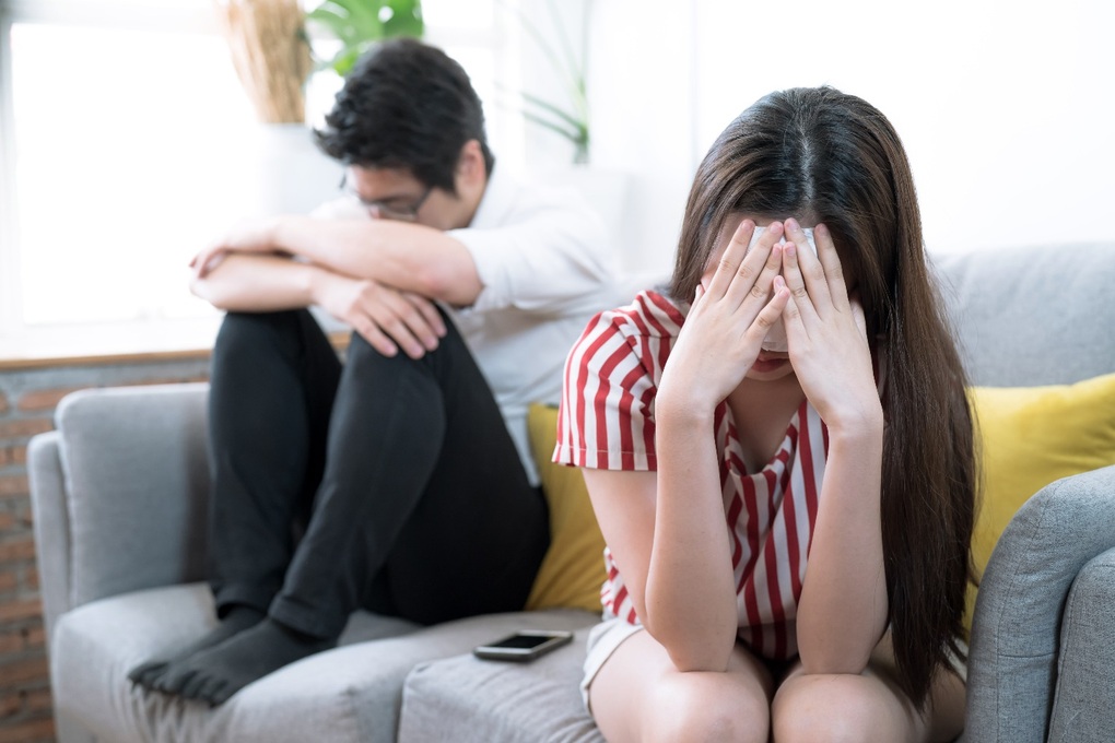 Nghe giọng nói quen thuộc, tôi ngã ngửa khi thấy chồng thân mật với ai - 1 Nghe giọng nói quen thuộc, tôi ngã ngửa khi thấy chồng thân mật với ai - 1