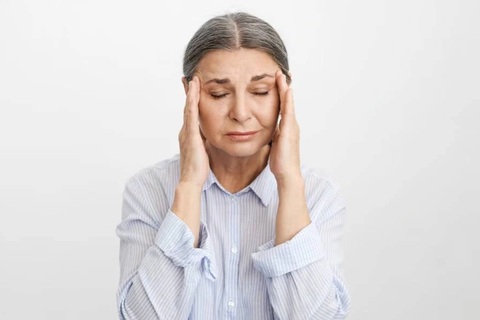 Ép con gái lấy chồng giàu hơn 30 tuổi, tôi hối hận sau 4 năm gặp lại con