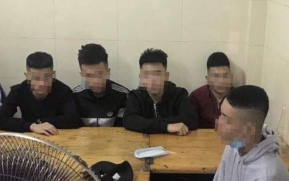 Vụ nhóm thanh thiếu niên vác hung khí trên phố: Truy đuổi nhầm đối thủ - 1 Vụ nhóm thanh thiếu niên vác hung khí trên phố: Truy đuổi nhầm đối thủ - 1