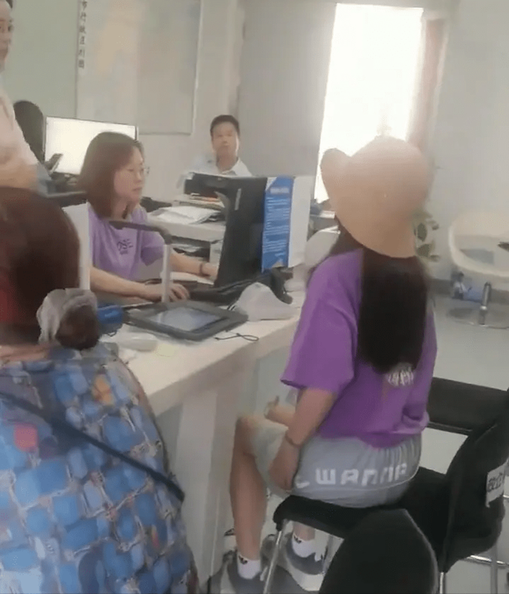 Triệu Vy lộ diện lần đầu sau nghi vấn bị phong sát - 3 Triệu Vy lộ diện lần đầu sau nghi vấn bị phong sát - 3