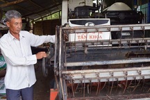 Thành tỷ phú từ nghề... gặt mướn