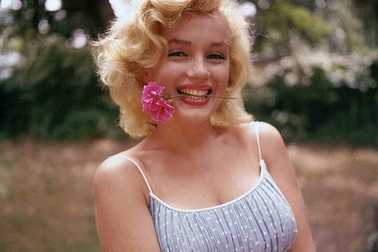 Những khoảnh khắc đời thường của “biểu tượng sex” Marilyn Monroe