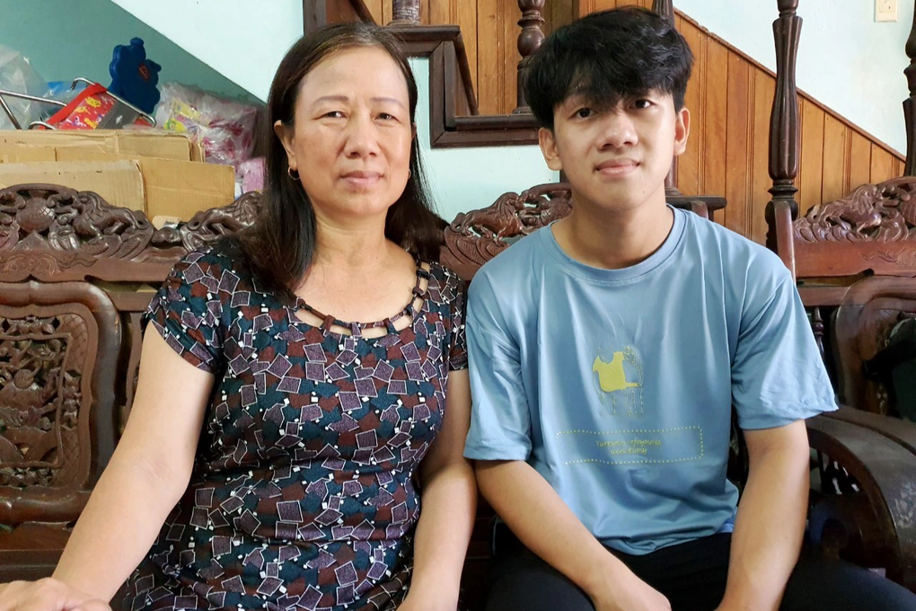 Thủ khoa kép ở Quảng Nam: Không đi học thêm, chỉ học trên mạng - 3 Thủ khoa kép ở Quảng Nam: Không đi học thêm, chỉ học trên mạng - 3