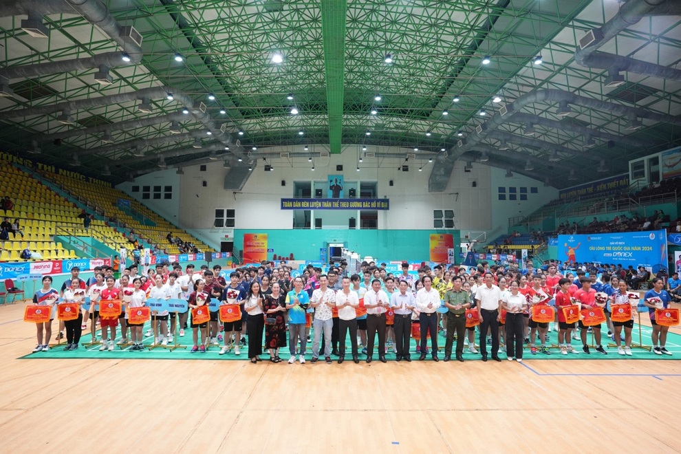 142 VĐV dự giải Vô địch cầu lông trẻ Quốc Gia 2024 - 1
