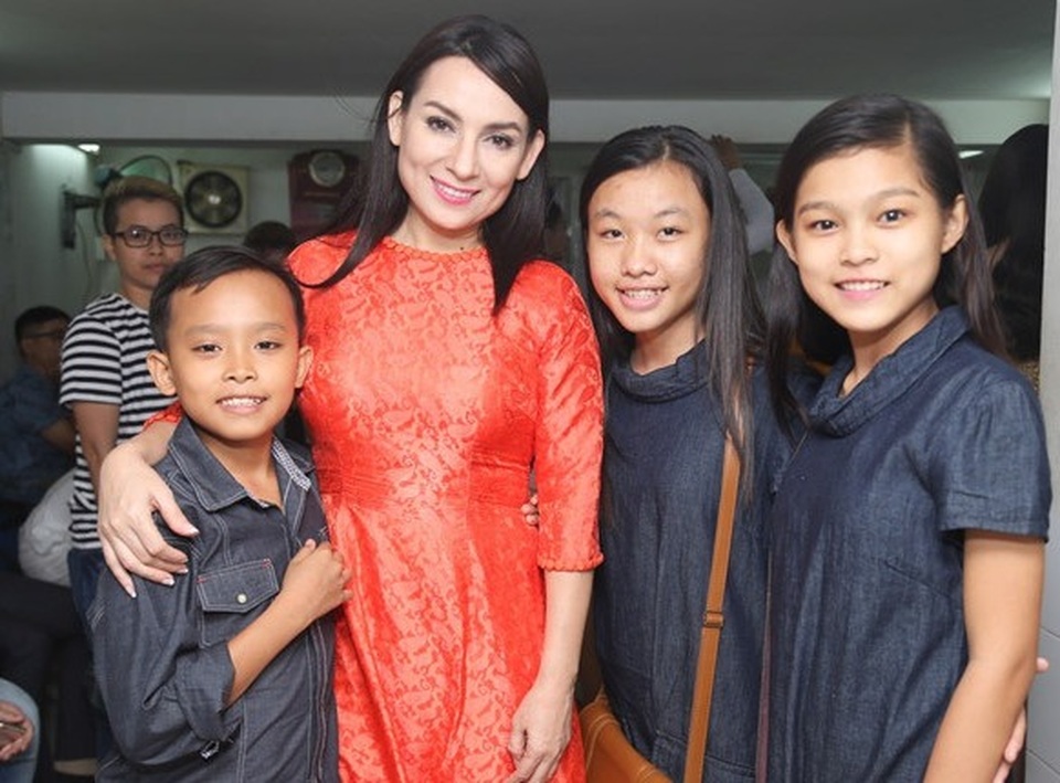 Phi Nhung: “Ba Wendy rất hiền, nhưng chúng tôi không có duyên với nhau” - 4 Phi Nhung: “Ba Wendy rất hiền, nhưng chúng tôi không có duyên với nhau” - 4
