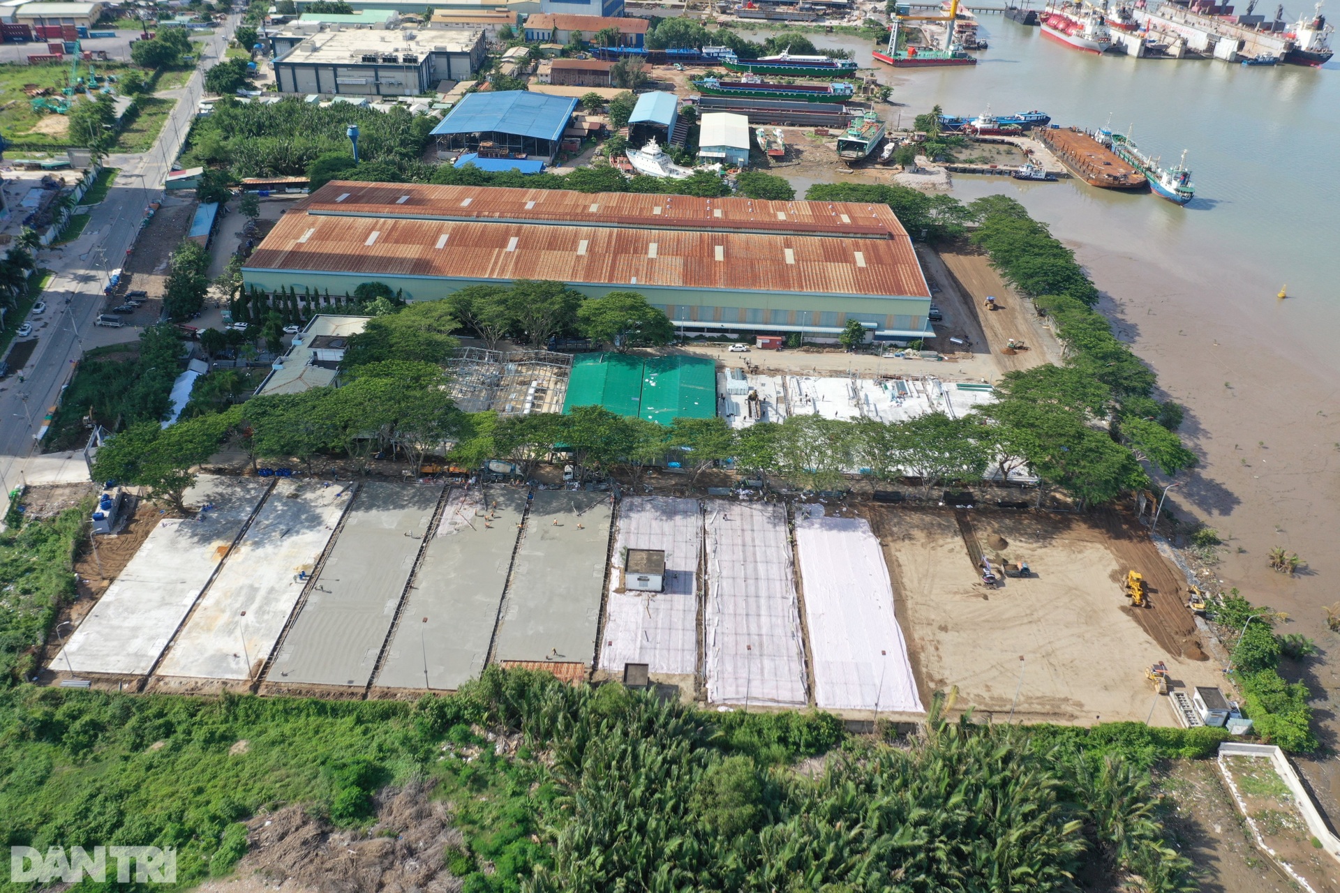 500 công nhân ngày đêm xây dựng bệnh viện dã chiến ở TPHCM - 2 500 công nhân ngày đêm xây dựng bệnh viện dã chiến ở TPHCM - 2
