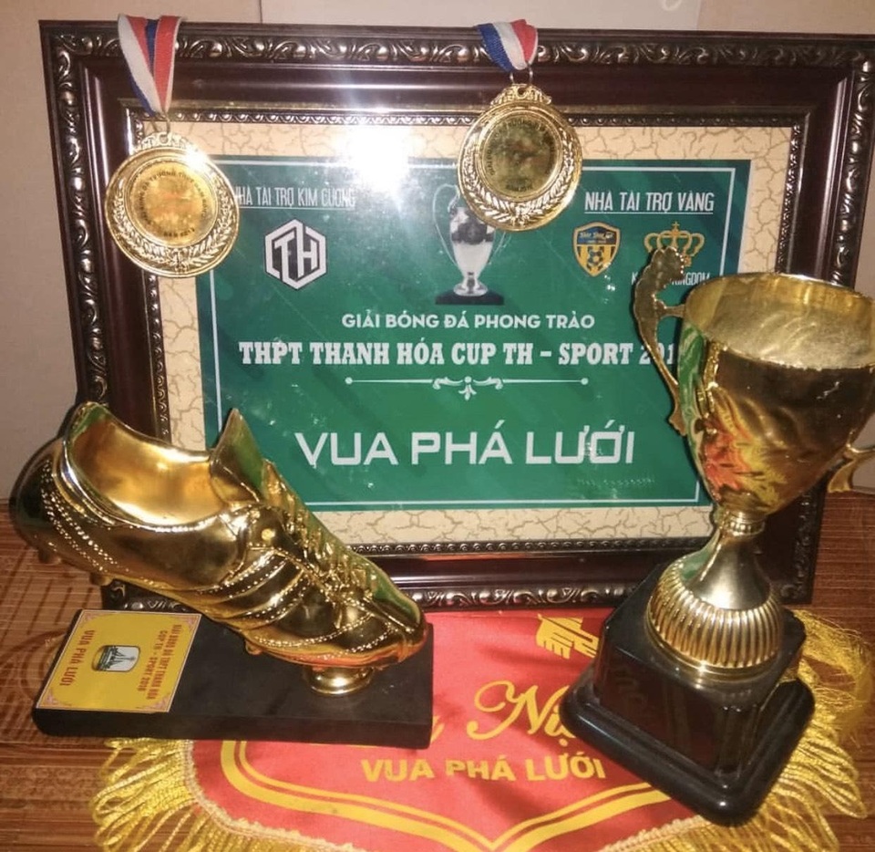 Sau Bùi Tiến Dũng là Hoàng Long, Thanh Hóa tiếp tục gây bão vì một cầu thủ trẻ mệnh danh “Hot boy chân vàng” - 3 Sau Bùi Tiến Dũng là Hoàng Long, Thanh Hóa tiếp tục gây bão vì một cầu thủ trẻ mệnh danh “Hot boy chân vàng” - 3