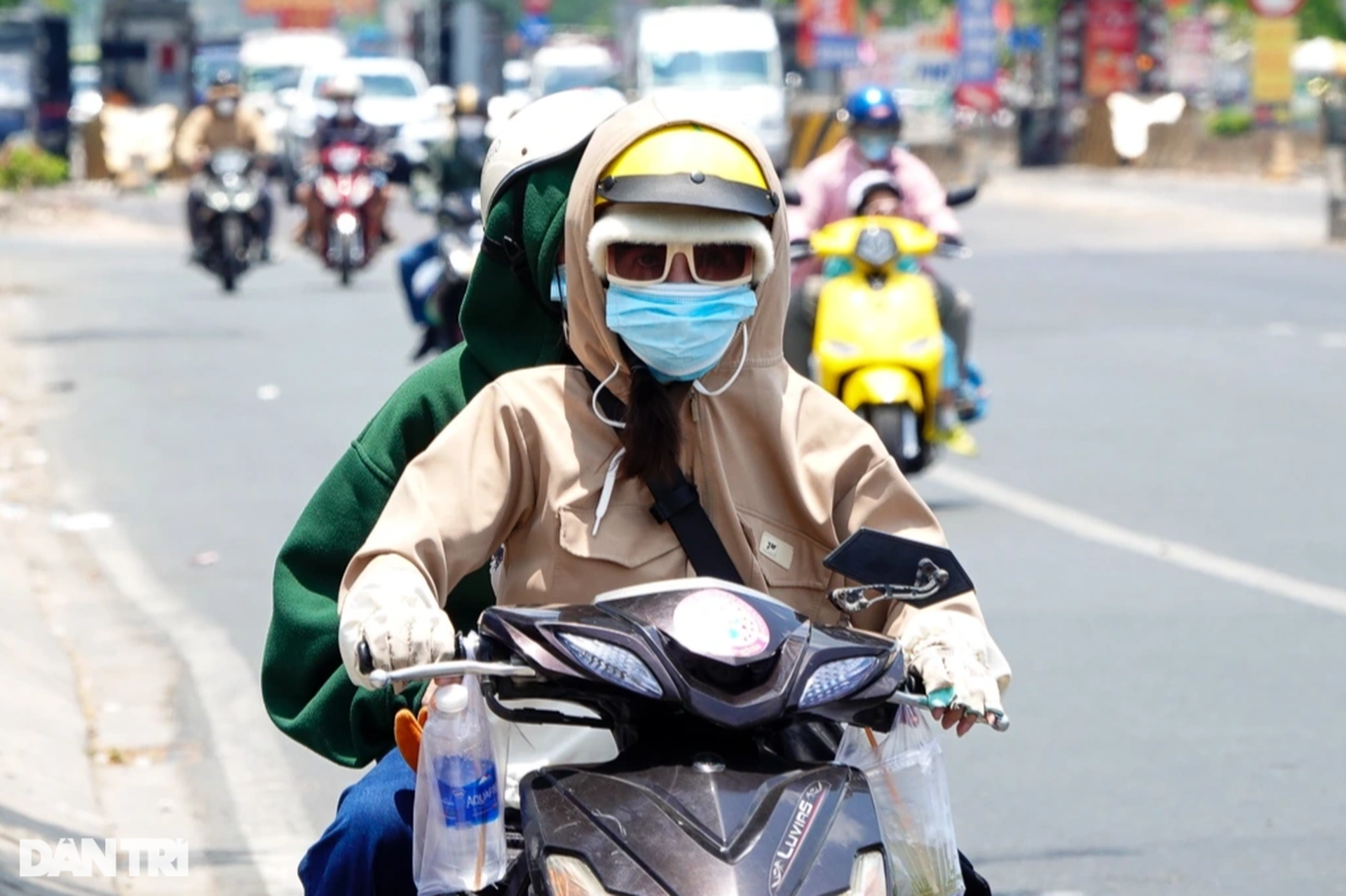 Người dân miền Tây lỉnh kỉnh hành lý trở lại TPHCM sau lễ - 8 Người dân miền Tây lỉnh kỉnh hành lý trở lại TPHCM sau lễ - 8
