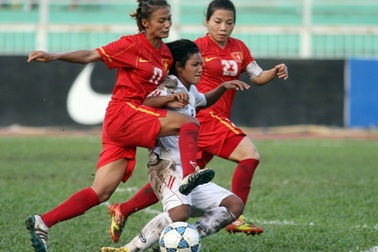 Thắng kịch tính Myanmar, nữ Việt Nam đứng đầu bảng A