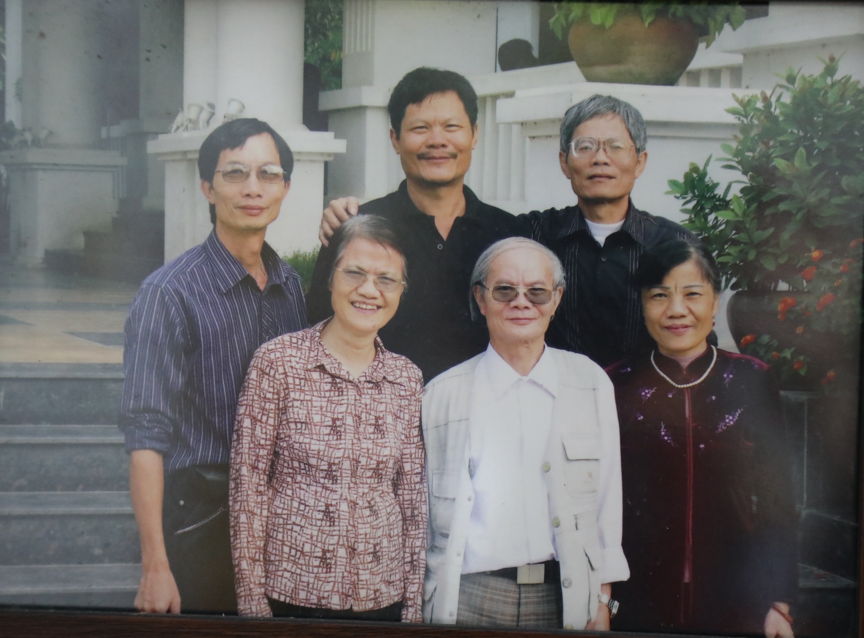 Chuyện về gia đình có bốn người con tên: Sắt, Điện, Nước, Thép ở Hà Nội - 5 Chuyện về gia đình có bốn người con tên: Sắt, Điện, Nước, Thép ở Hà Nội - 5
