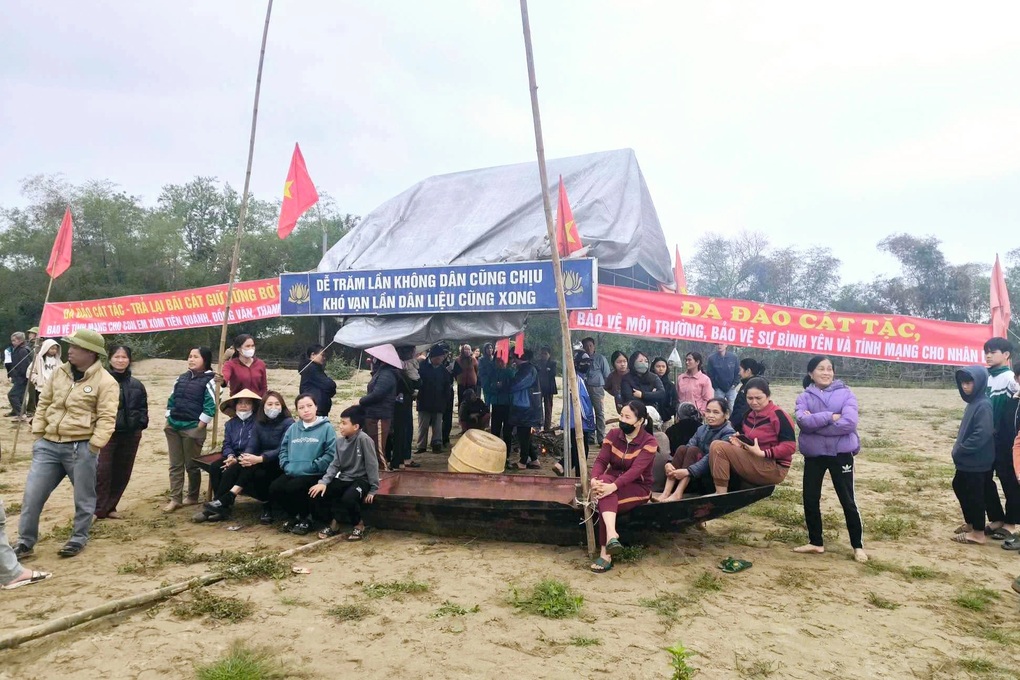 Phạt doanh nghiệp gây sạt lở bãi bồi sông Lam gần 250 triệu đồng - 1 Phạt doanh nghiệp gây sạt lở bãi bồi sông Lam gần 250 triệu đồng