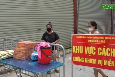 Phun khử khuẩn, xét nghiệm Covid-19 một khu dân cư ở Hà Đông