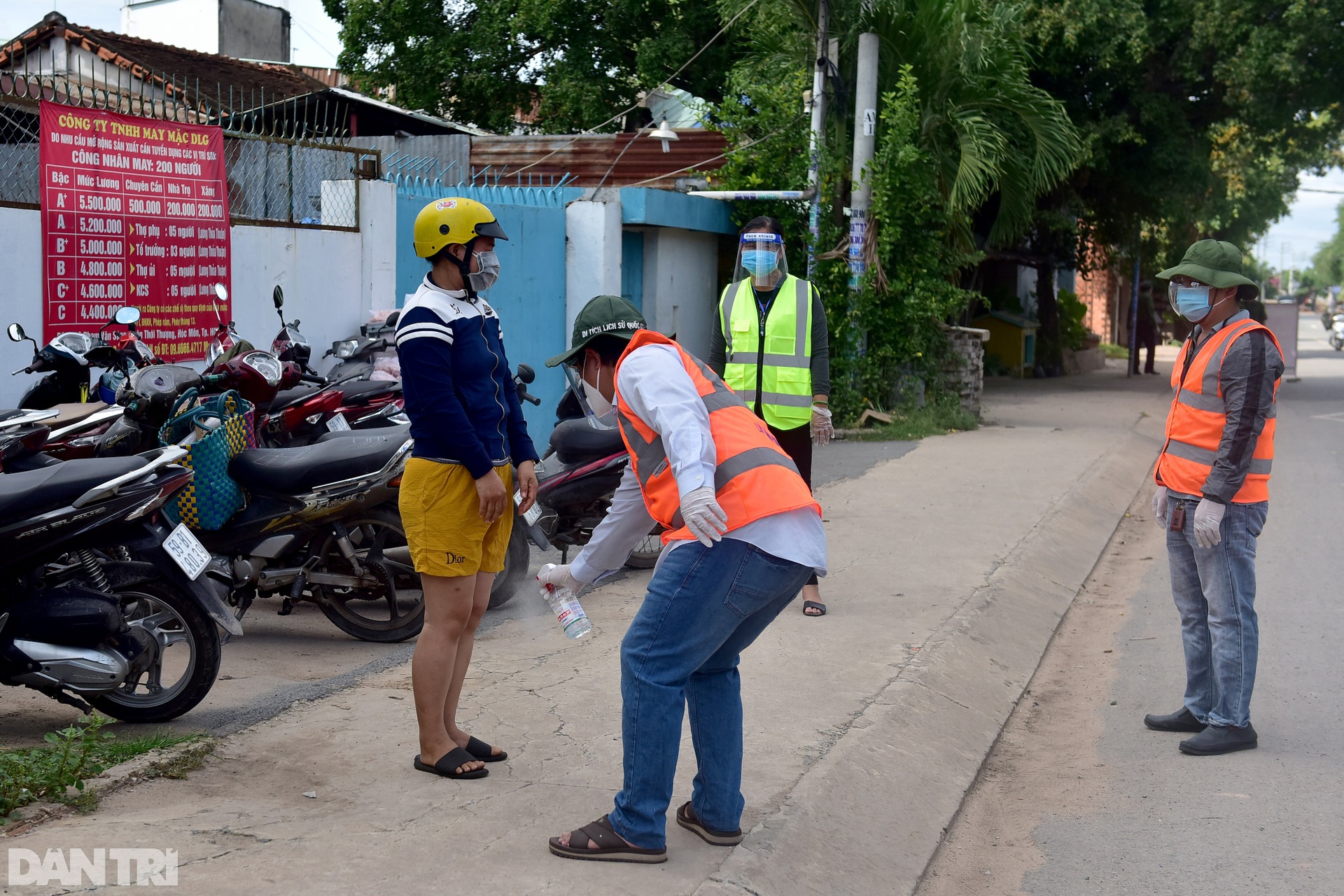 Bị test nhanh trên đường đi mua gạo, một người TPHCM dương tính SAR-CoV-2 - 13