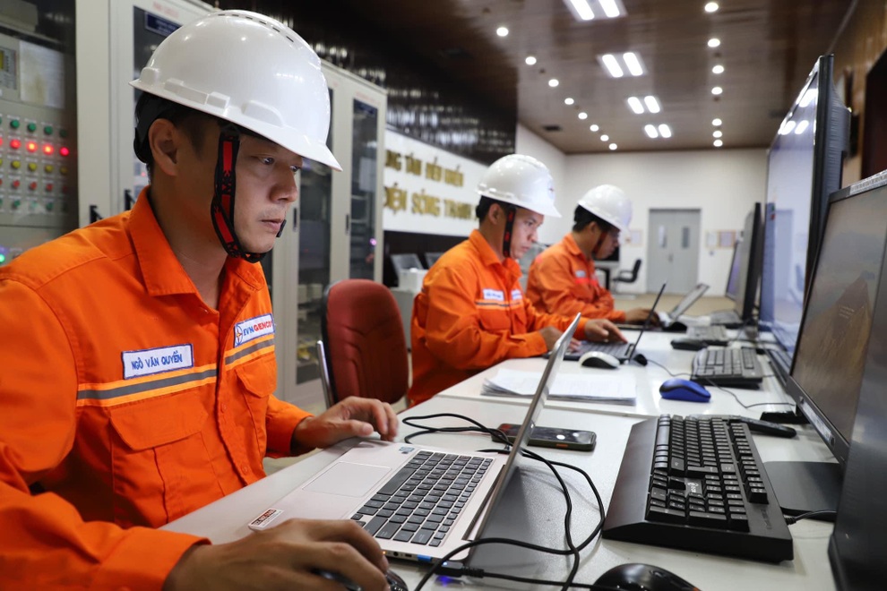 EVN tiên phong chuyển đổi số và ứng dụng khoa học công nghệ - 2 EVN tiên phong chuyển đổi số và ứng dụng khoa học công nghệ - 2