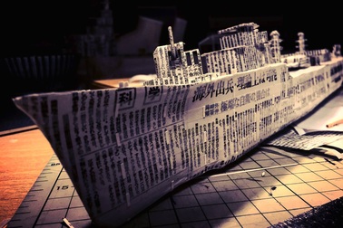 Ngắm "cực phẩm" tàu chiến đẹp đến từng chi tiết được làm từ giấy báo cũ