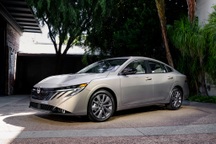 Nissan quyết “vượt khó”, nâng cấp mẫu sedan bán chạy đối đầu Corolla, Civic