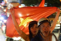 Mọi ngả đường tê liệt sau chiến thắng "không tưởng" của U23 Việt Nam