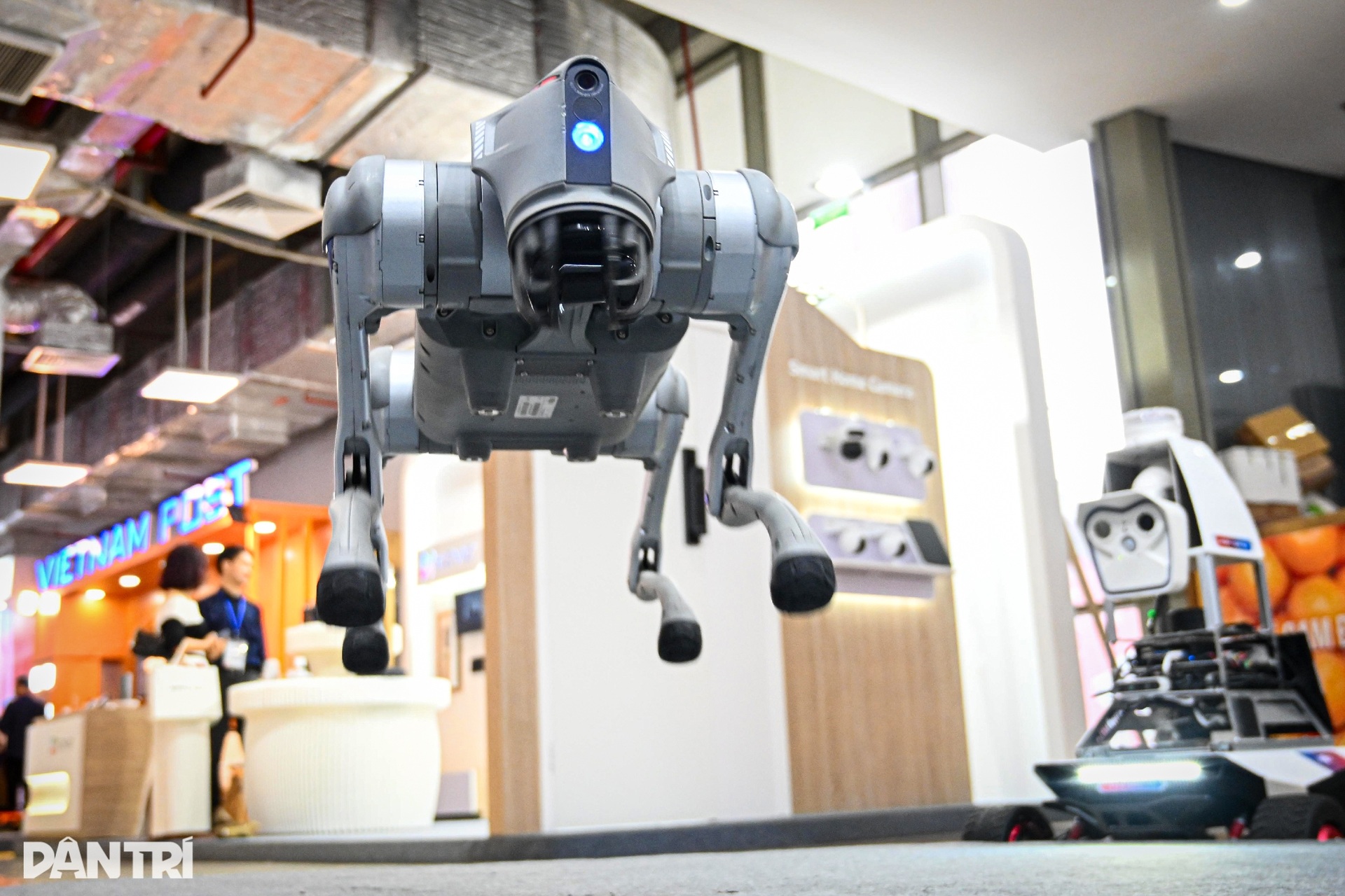 Seria robotów, bezzałogowych statków patrolowych o potężnych konfiguracjach Wyprodukowano w Wietnamie - 9 Loạt robot, UAV tuần tra cấu hình khủng Make in Vietnam - 9