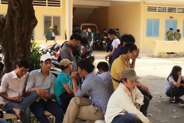 Hơn 70 người “vây” Công ty Cung ứng nhân lực để đòi tiền