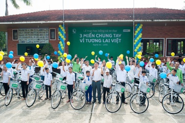 Chung tay giúp học sinh “vượt khó đến trường”