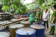 Hô biến hàng chục nghìn lít nhớt thải để tuồn ra thị trường?