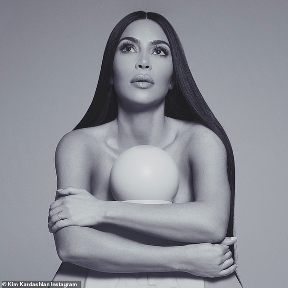 Kim Kardashian giống như bản sao của Cher - 4 Kim Kardashian giống như bản sao của Cher - 4