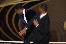 Will Smith đã từ chối rời lễ trao giải Oscar, Chris Rock lần đầu lên tiếng