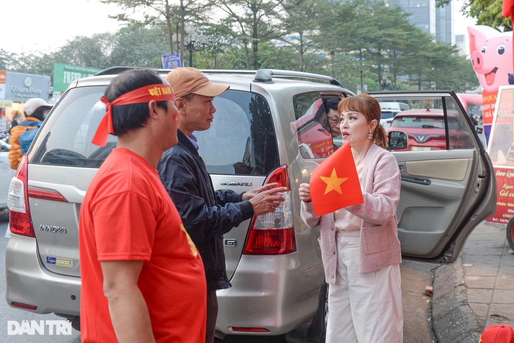 Nụ cười và niềm vui chiến thắng - 2 Nụ cười và niềm vui chiến thắng - 2