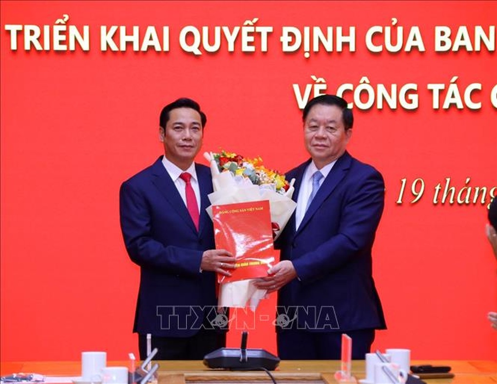 Trao quyết định bổ nhiệm Tổng Biên tập Báo điện tử Đảng Cộng sản Việt Nam - 1 Trao quyết định bổ nhiệm Tổng Biên tập Báo điện tử Đảng Cộng sản Việt Nam - 1
