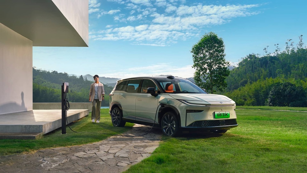 Mẫu xe ngoại hiếm hoi thành công trên thị trường ô tô điện Trung Quốc - 1 Mẫu xe ngoại hiếm hoi thành công trên thị trường ô tô điện Trung Quốc - 1