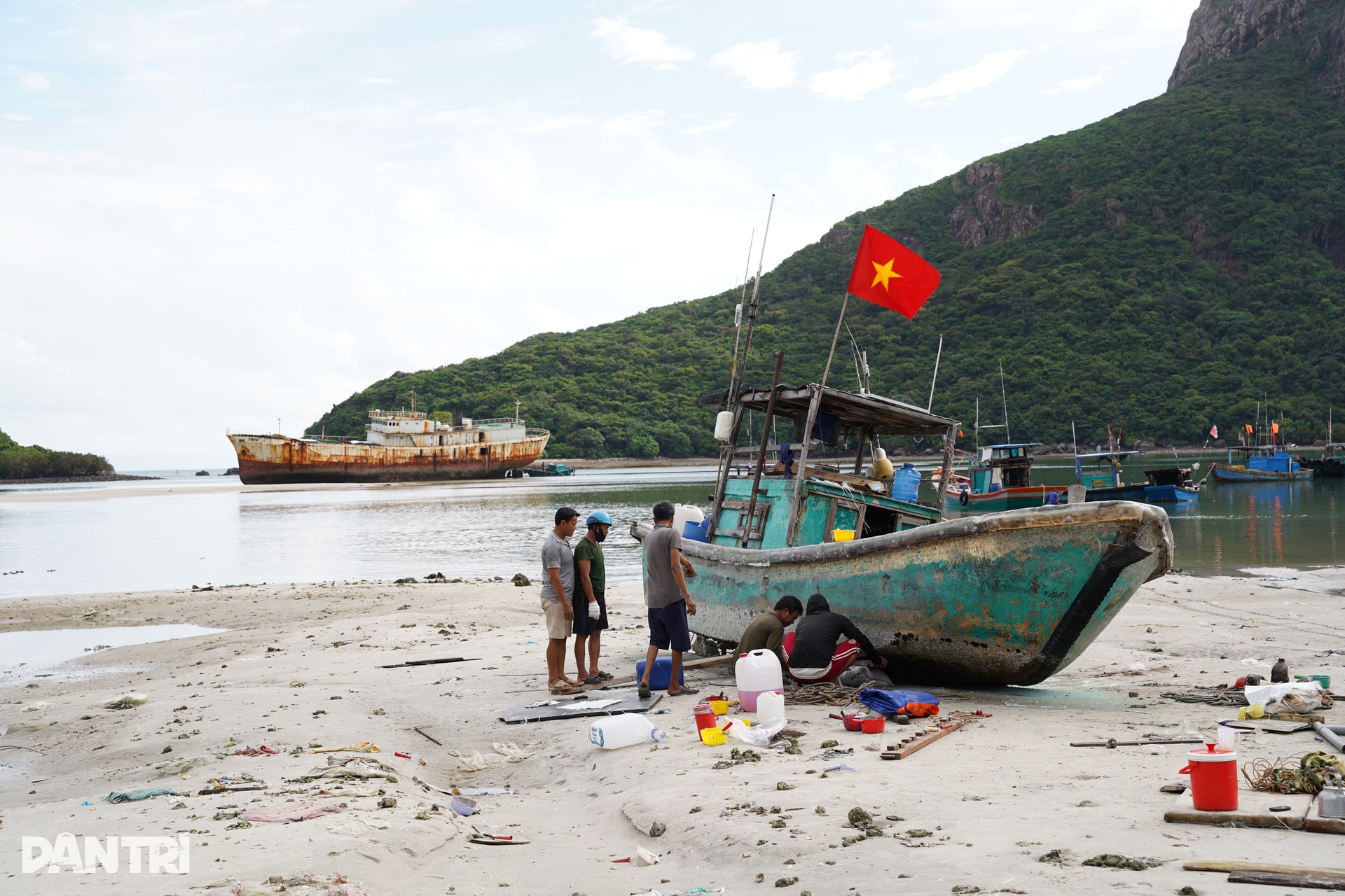 Hình ảnh cuối cùng của tàu hoang Sheng Li trước khi được kéo khỏi Côn Đảo - 12 Hình ảnh cuối cùng của tàu hoang Sheng Li trước khi được kéo khỏi Côn Đảo - 12