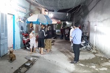 Người đàn ông đang ngồi trước cửa phòng trọ bị chém chết