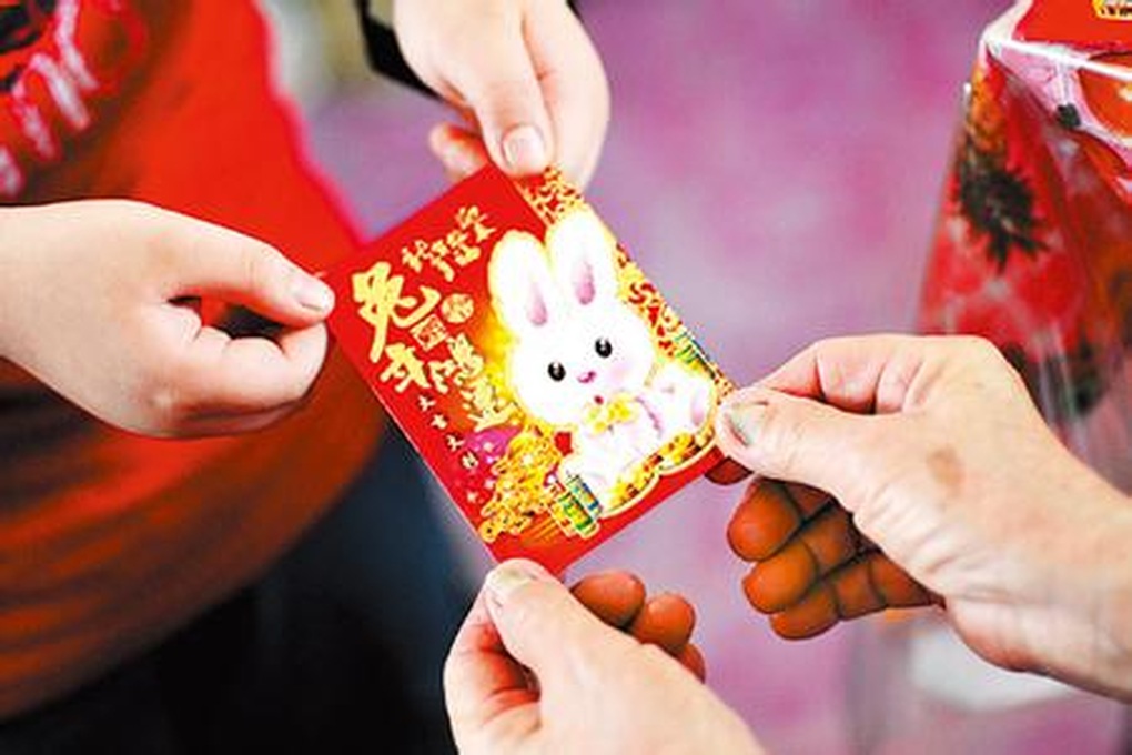 Trung Quốc: Hai con thắng kiện cha, đòi lại 2.500 USD tiền lì xì - 1