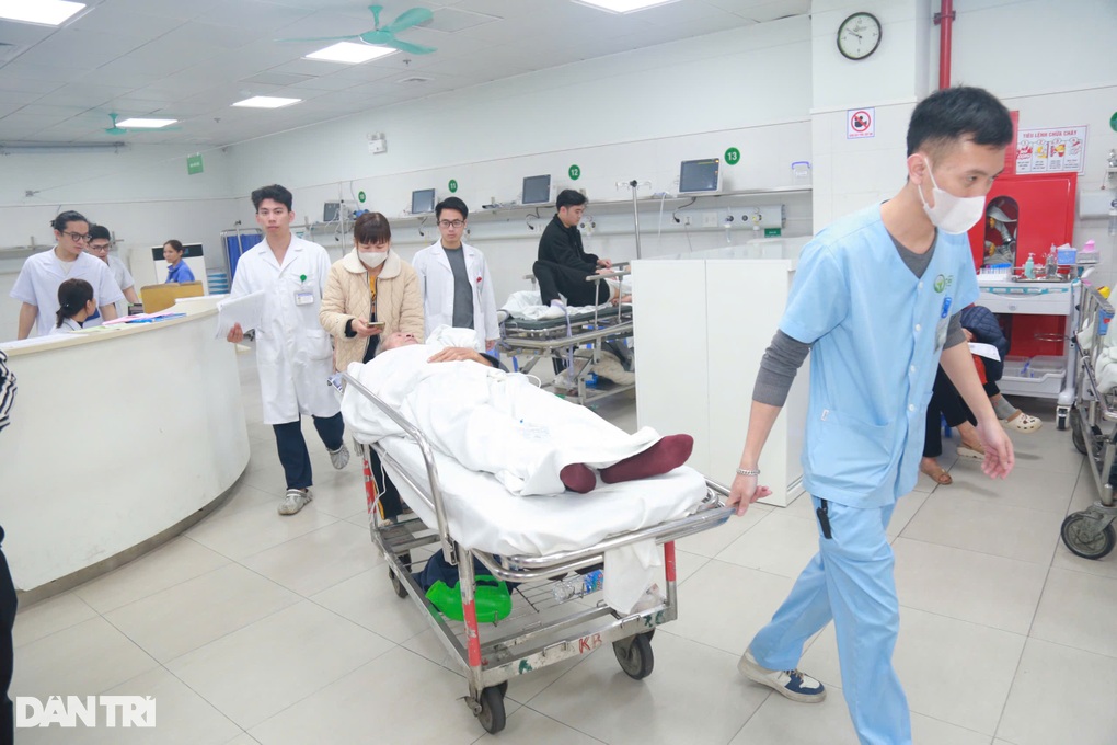 50% số ca cấp cứu ngày Tết tại Bệnh viện Việt Đức là tai nạn giao thông - 2 50% số ca cấp cứu ngày Tết tại Bệnh viện Việt Đức là tai nạn giao thông - 2