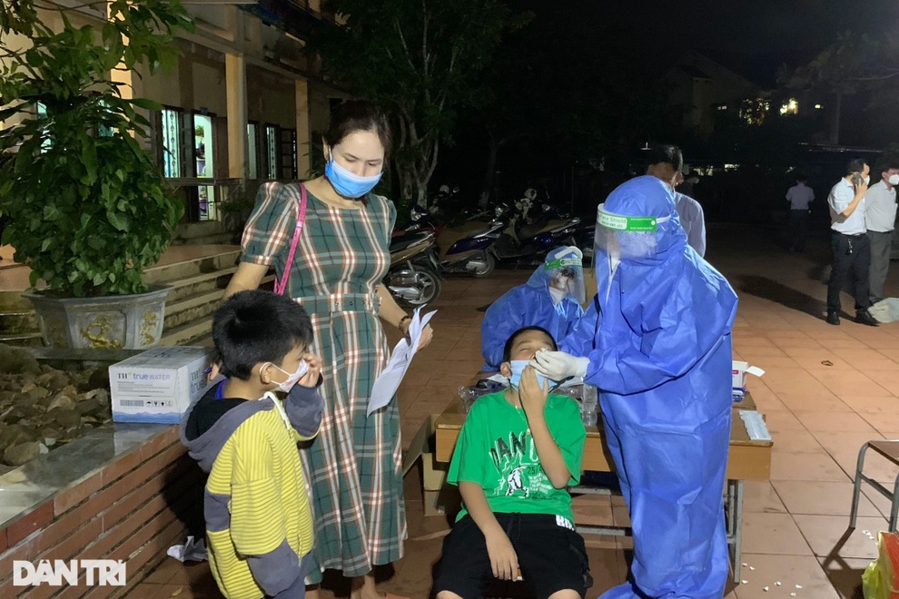 Phát hiện điểm dịch mới, nhiều trường lại phải dừng học trực tiếp - 2 Phát hiện điểm dịch mới, nhiều trường lại phải dừng học trực tiếp - 2