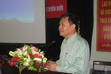 Bệnh viện E: Dùng cửa kính để kiểm soát việc nhận phong bì