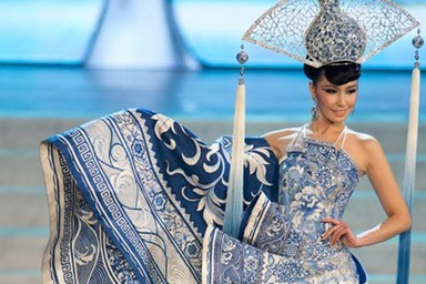 Ngắm bộ trang phục dân tộc đẹp nhất cuộc thi Hoa hậu Hoàn vũ 2012