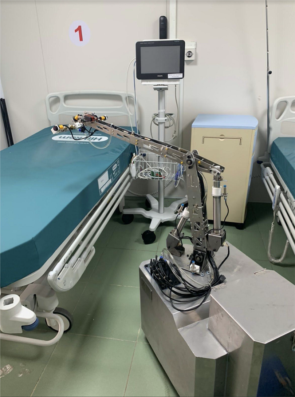 Robot chính thức thay nhân viên y tế khử trùng phòng bệnh Covid-19 - 2 Robot chính thức thay nhân viên y tế khử trùng phòng bệnh Covid-19 - 2