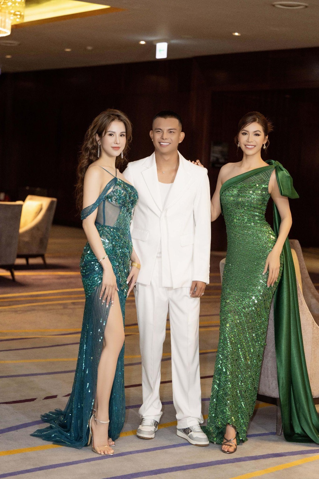 Diệp Lâm Anh không e ngại việc người nổi tiếng mà bán hàng trên mạng - 3 Diệp Lâm Anh không e ngại việc người nổi tiếng mà bán hàng trên mạng - 3
