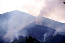 Cháy rừng lau sậy gần sân bay Đà Nẵng do nổ đạn 