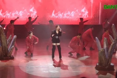 Quán quân "Giọng hát Việt nhí" trình diễn ca khúc "Fall in Line"