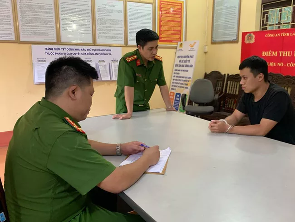 Đã bắt được nghi can đâm trọng thương 2 công an - 1