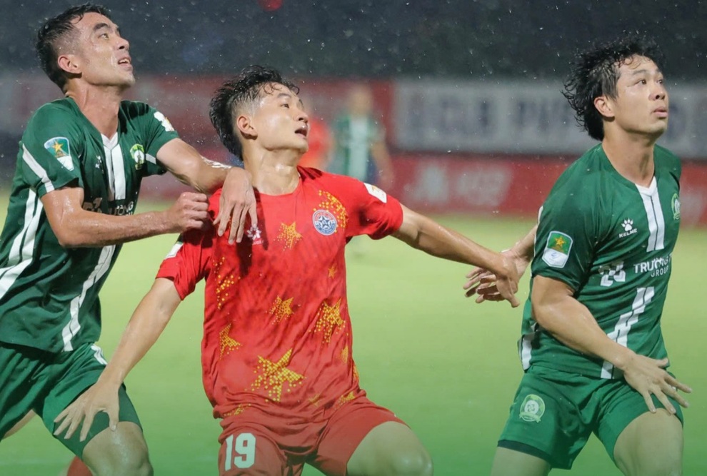 Công Phượng mờ nhạt ở CLB Bình Phước, Hoàng Đức vô địch cùng CLB Ninh Bình - 1 Công Phượng mờ nhạt ở CLB Bình Phước, Hoàng Đức vô địch cùng CLB Ninh Bình - 1
