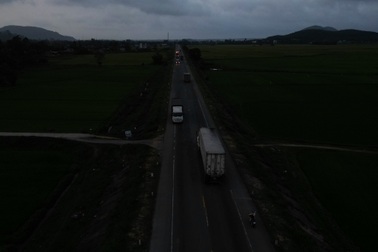 Gần 60km quốc lộ qua Quảng Ngãi "tối đen như mực"