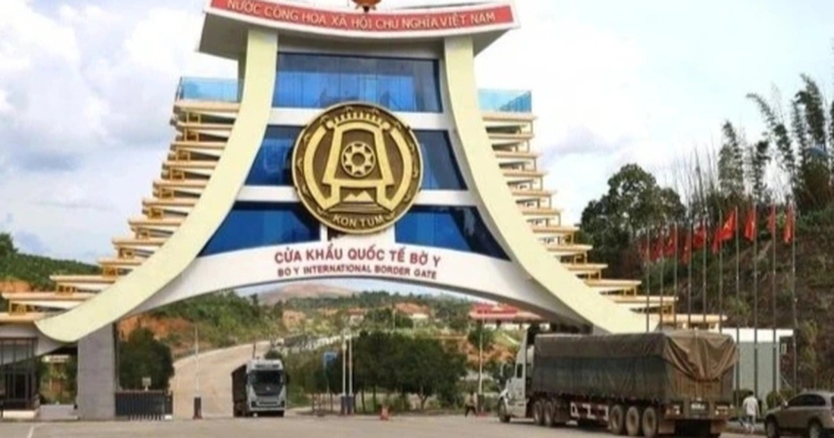 Ô tô tải vận chuyển trái phép 900 lít xăng